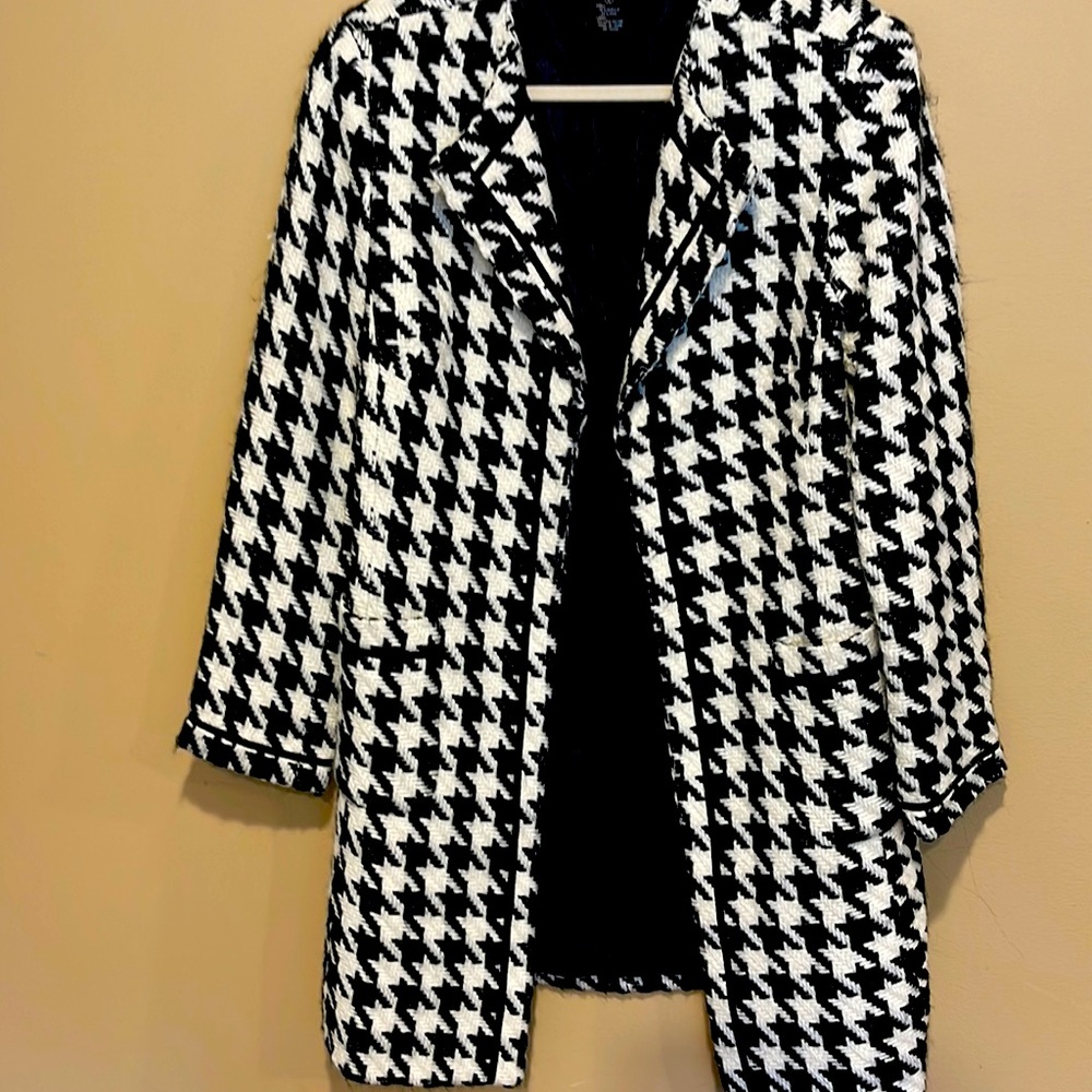 Margaret Francis long length blazer in houndstooth size 12